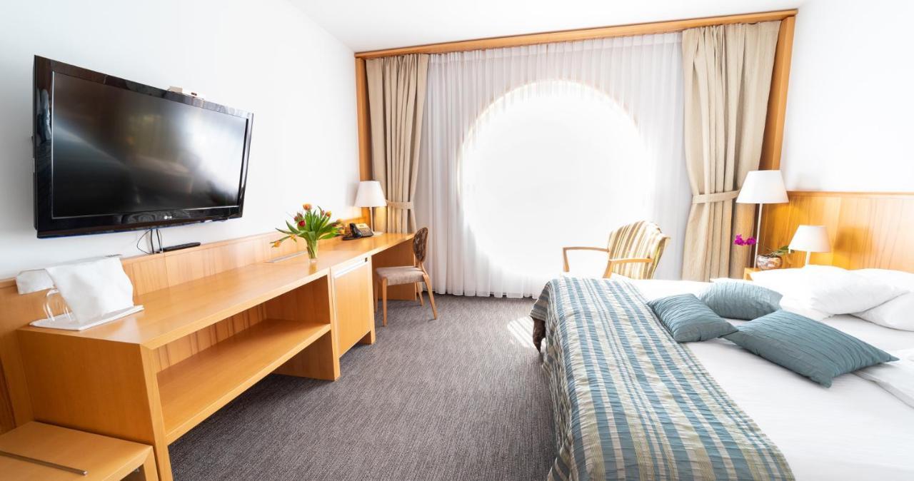 Hotel Jozef Idrija Bagian luar foto