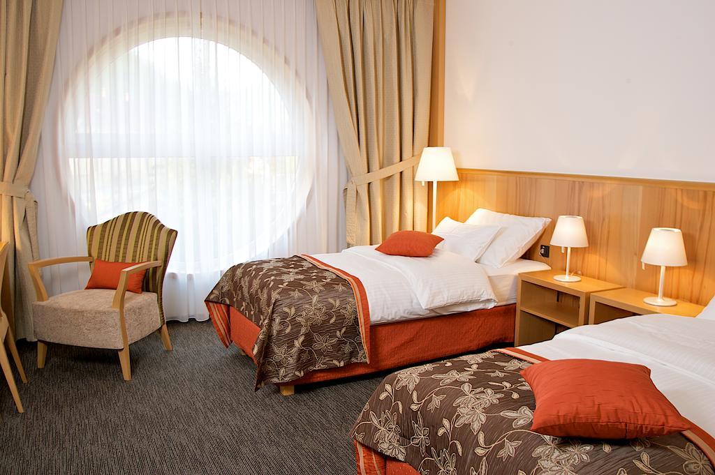 Hotel Jozef Idrija Ruang foto